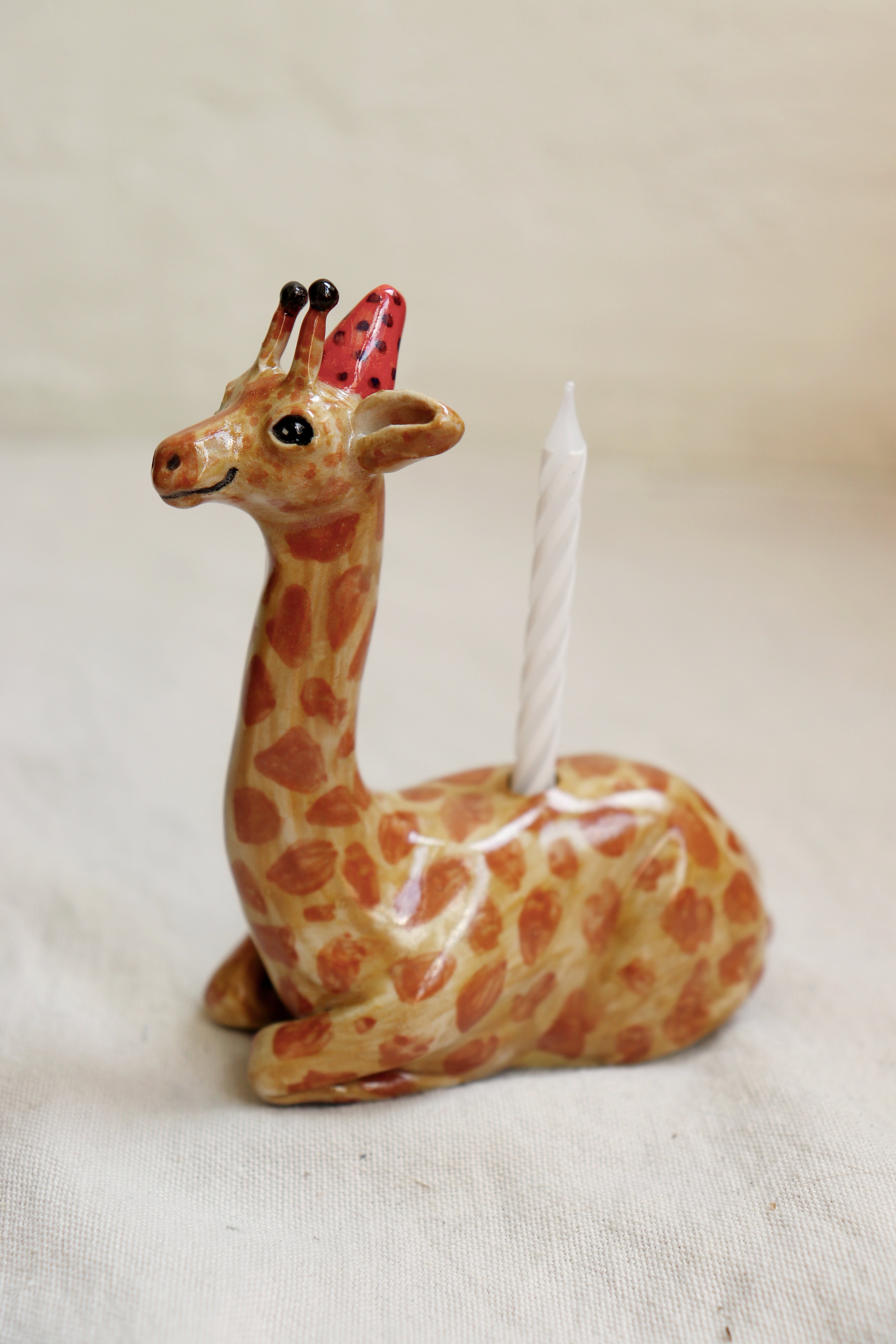 Giraffskulptur för födelsedag kalasdjur av Mikaela Puranen